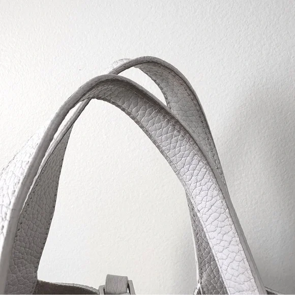 Elegant off White Leather Bucket Tote Bag with silver horse charm - Picture 9 of 13